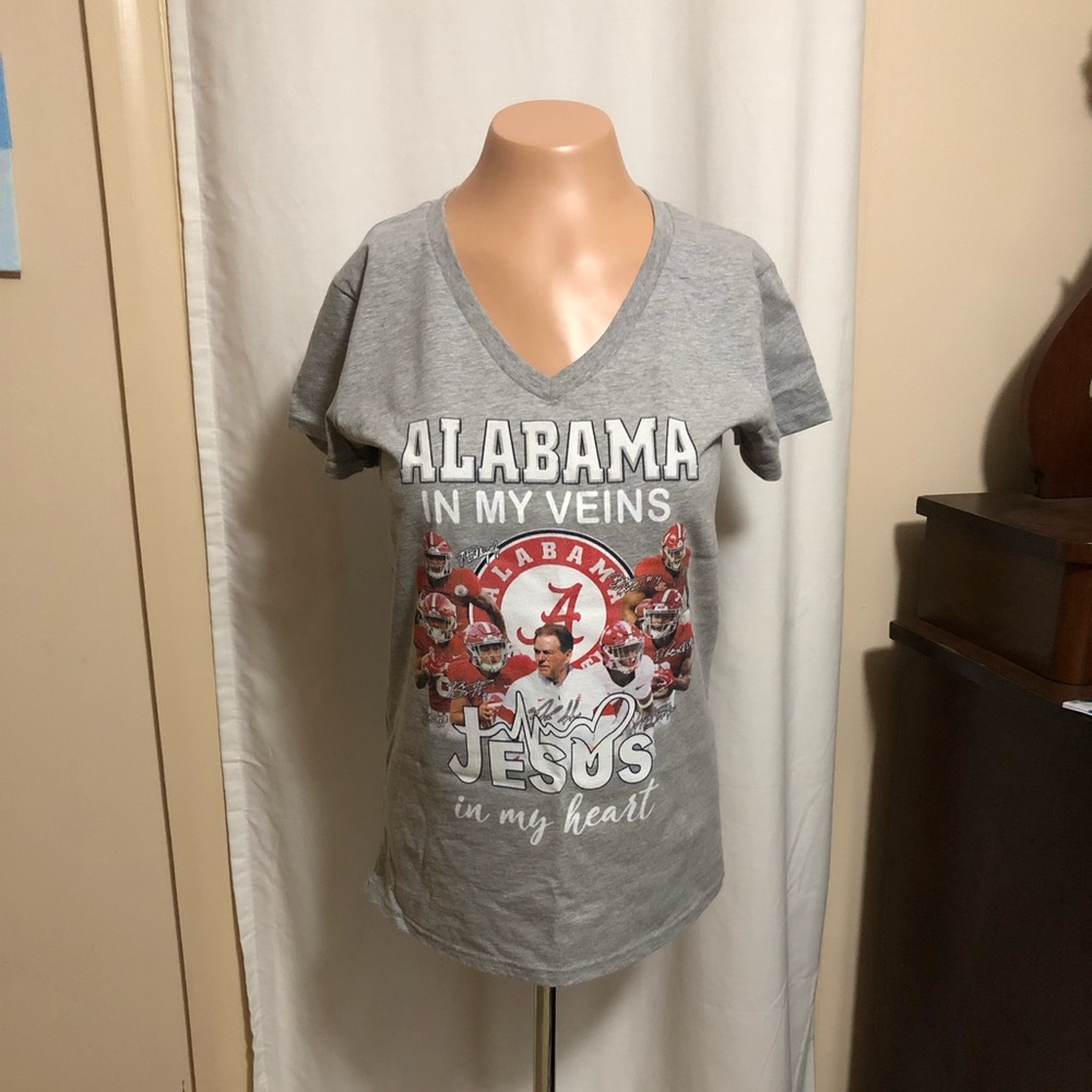 Alabama tee shirt. Ladies V-neck style. Fits like a Small. Label says Medium.